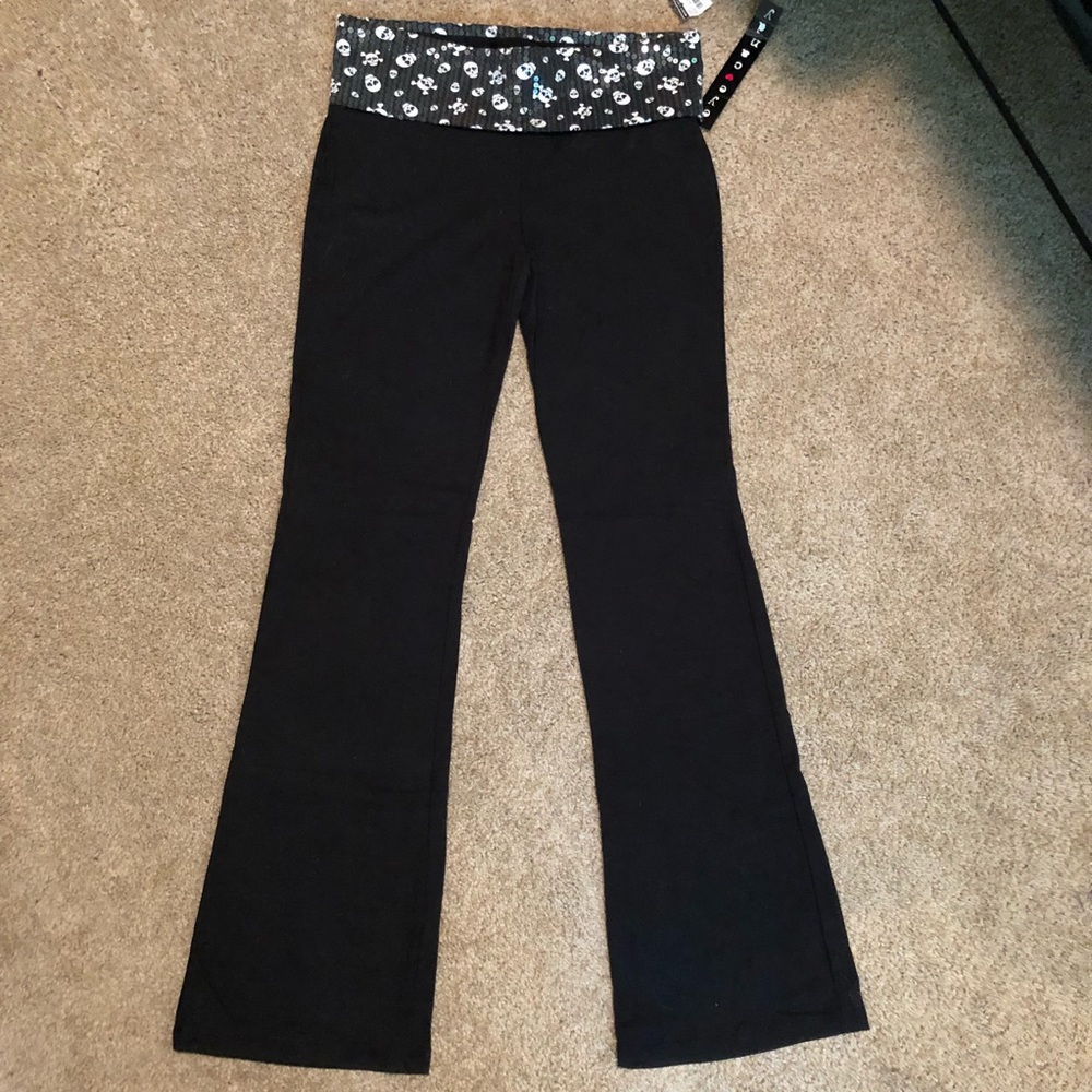 NWT Skull Yoga Pants